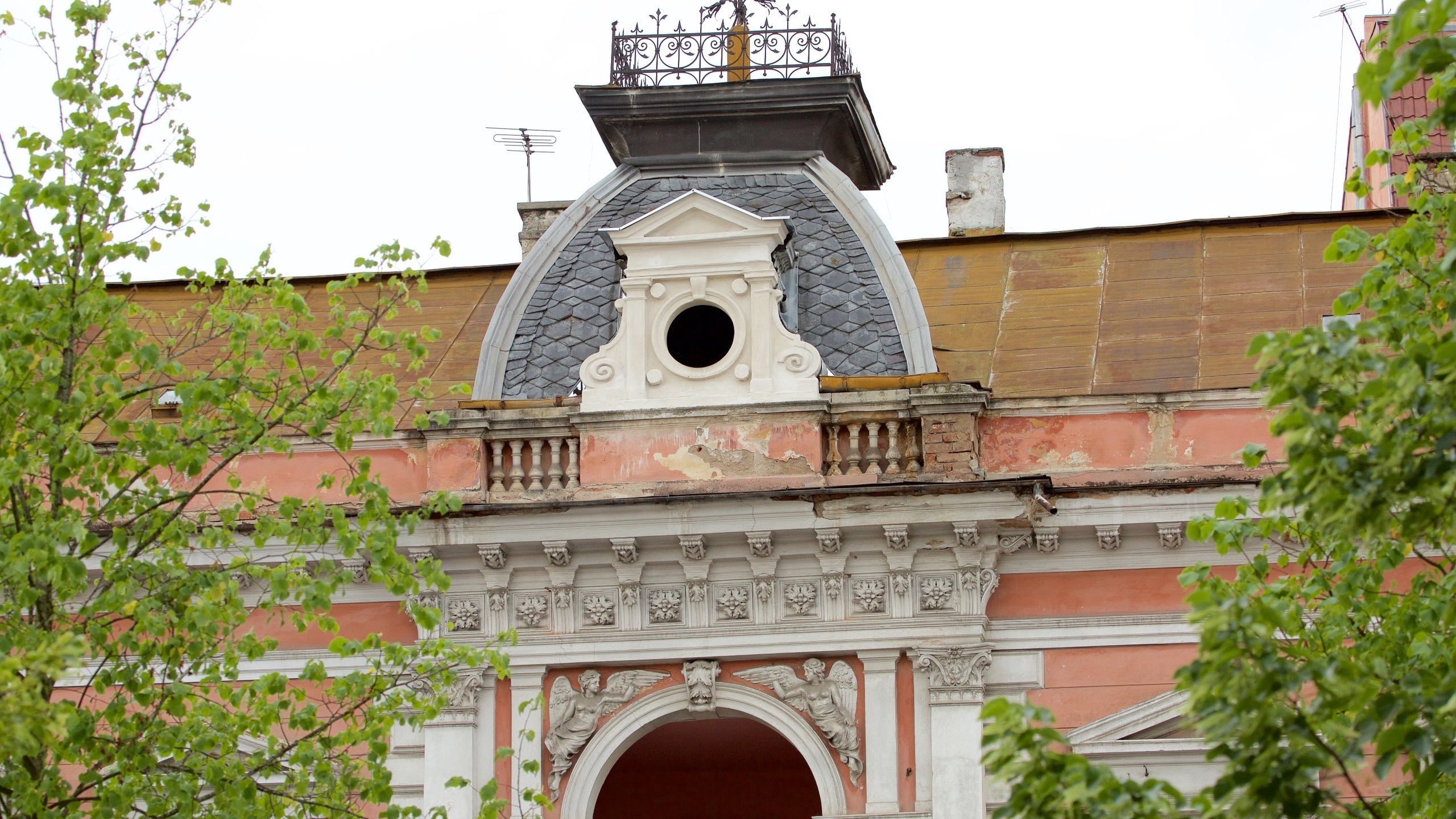 Cluj-Napoca showing heritage architecture