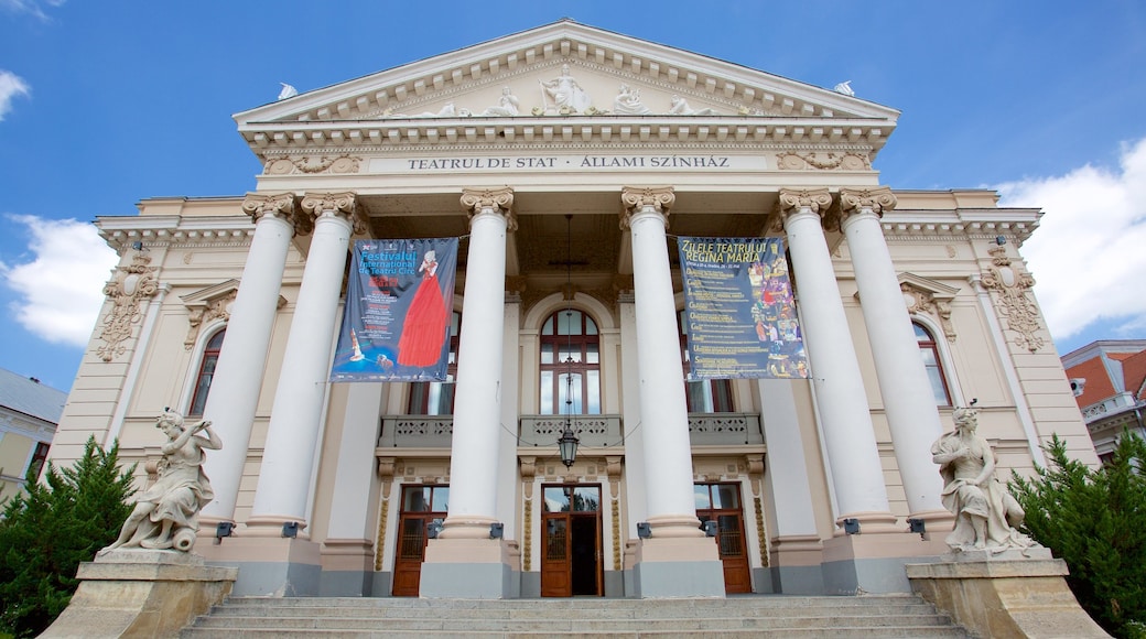 Teatrul de Stat ofreciendo arquitectura patrimonial