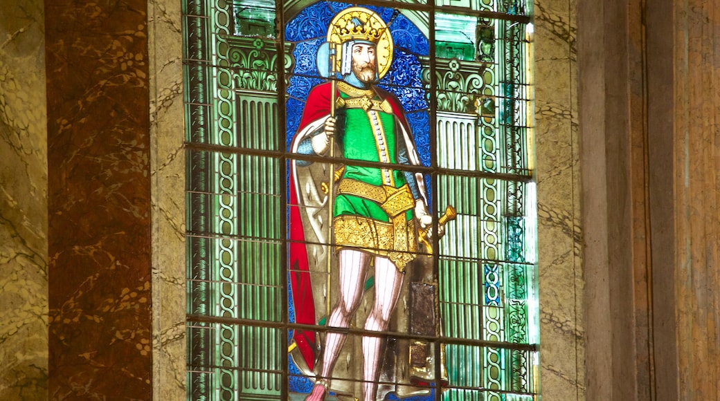 Basilica Cattolica mostrando chiesa o cattedrale, vista interna e religiosità