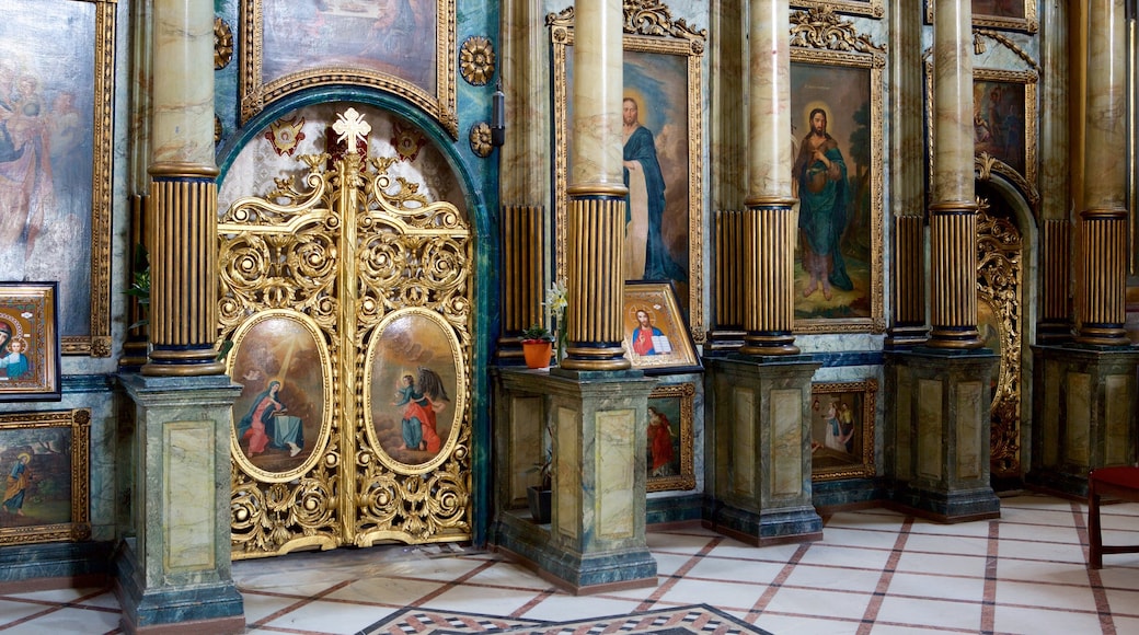 Eglise de la Lune qui includes éléments religieux, vues intérieures et église ou cathédrale