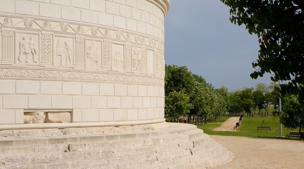 Tropaeum Traiani mettant en vedette mémorial