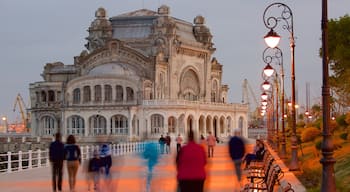 Cassino de Constanta que inclui um pôr do sol