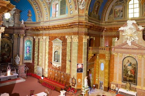 Basilique catholique romaine qui includes église ou cathédrale, patrimoine architectural et éléments religieux