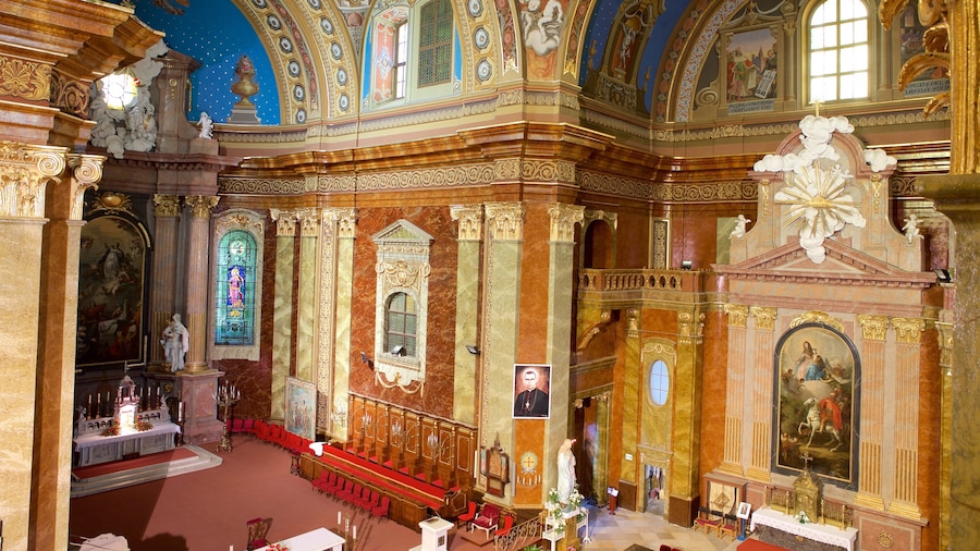 Basilique catholique romaine qui includes église ou cathédrale, patrimoine architectural et éléments religieux