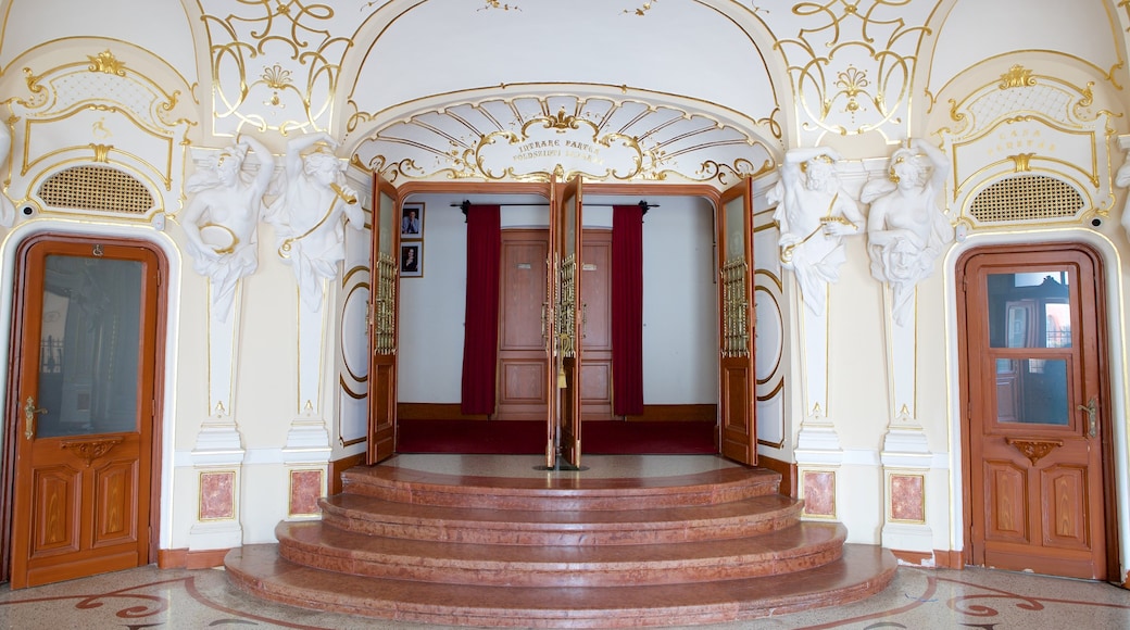 Teatrul de Stat ofreciendo escenas de teatro, patrimonio de arquitectura y vistas interiores