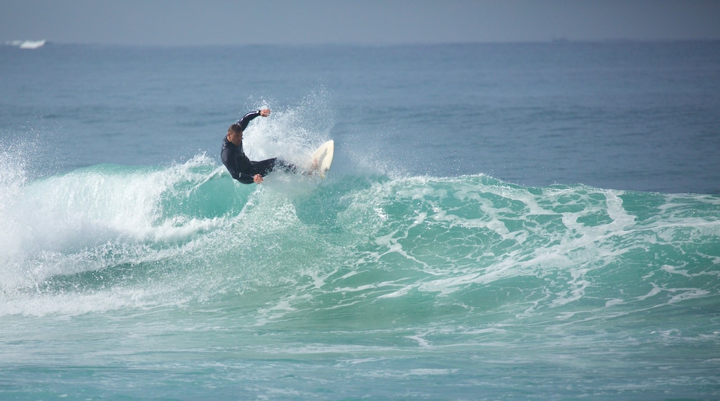 Cronulla Beach which includes waves
