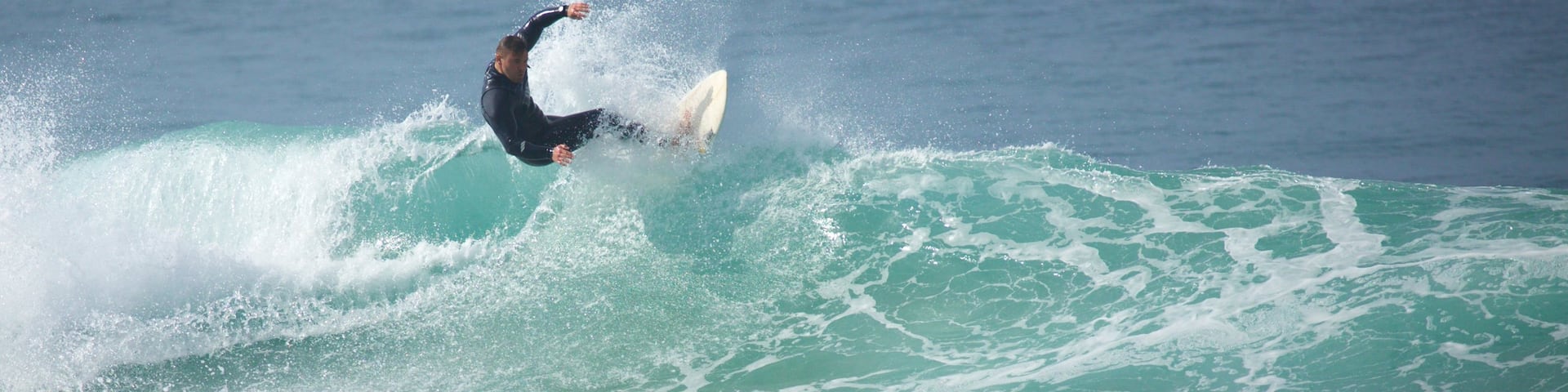 Cronulla Beach showing surf