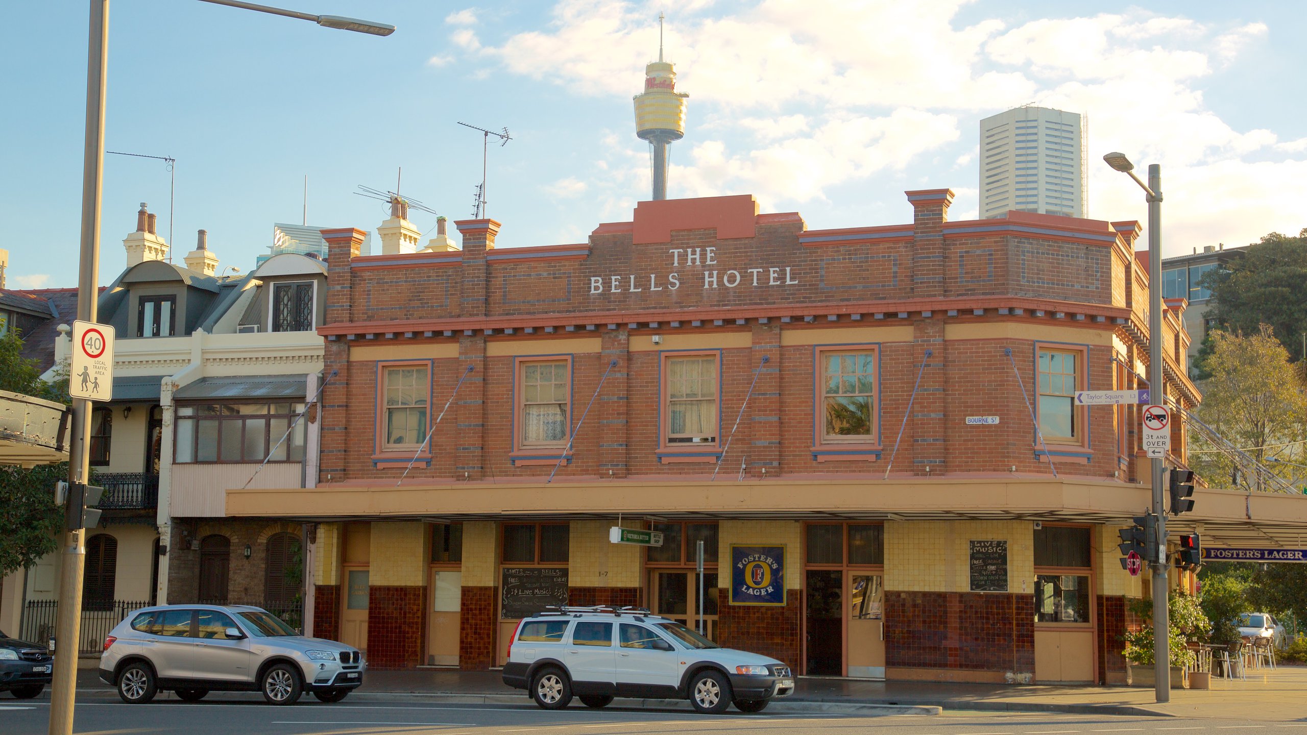 Woolloomooloo which includes a hotel