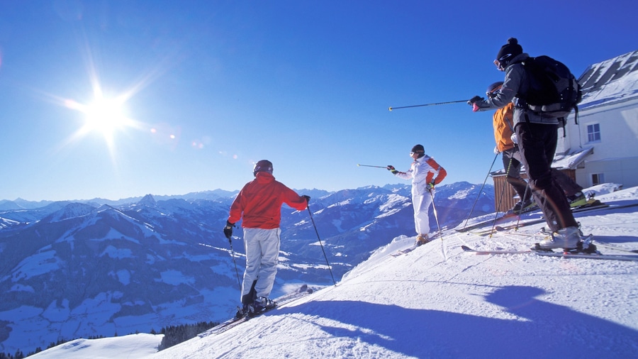 Söll mostrando montañas, nieve y esquiar en la nieve