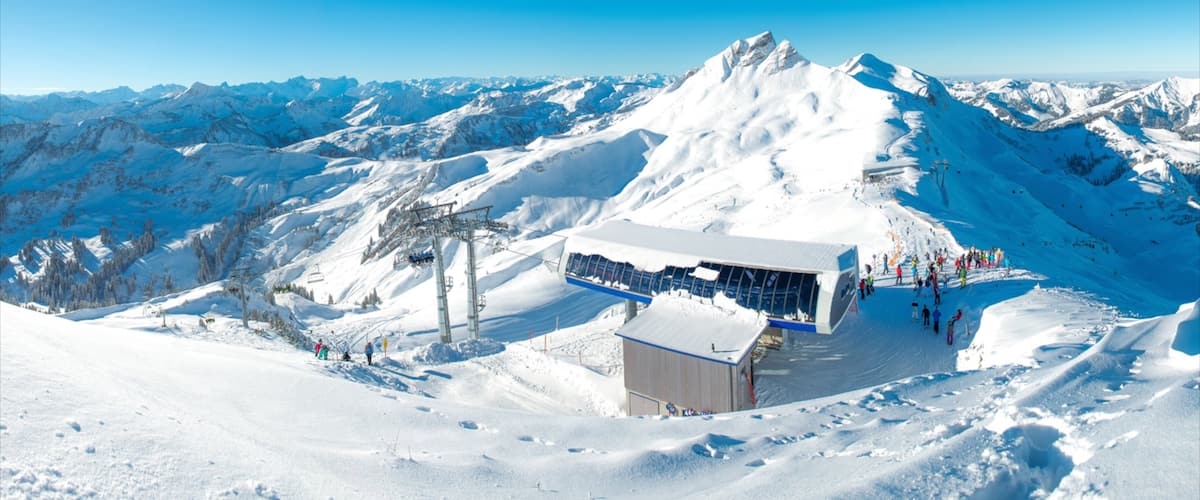 Estación de esquí Damuels-Mellau-Fashina que incluye nieve y montañas