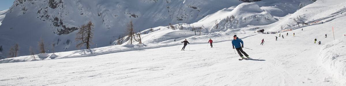 Nassfeld-Hermagor-Skigebiet das einen Berge und Schnee