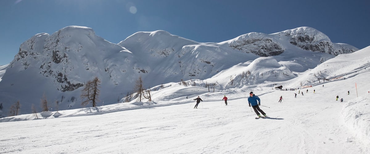 Nassfeld-Hermagor Skiing which includes mountains and snow
