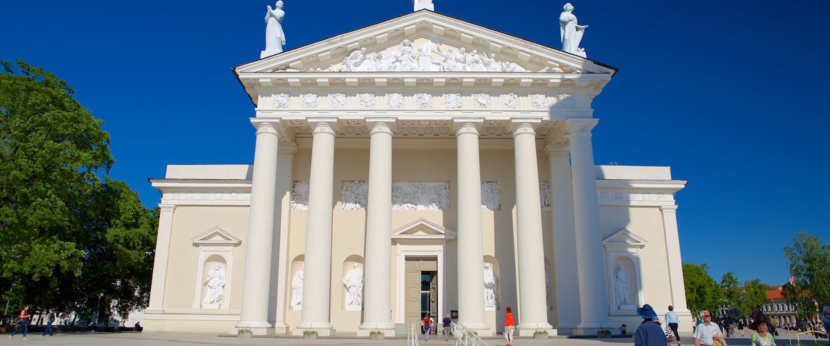 Vilnius showing an administrative building