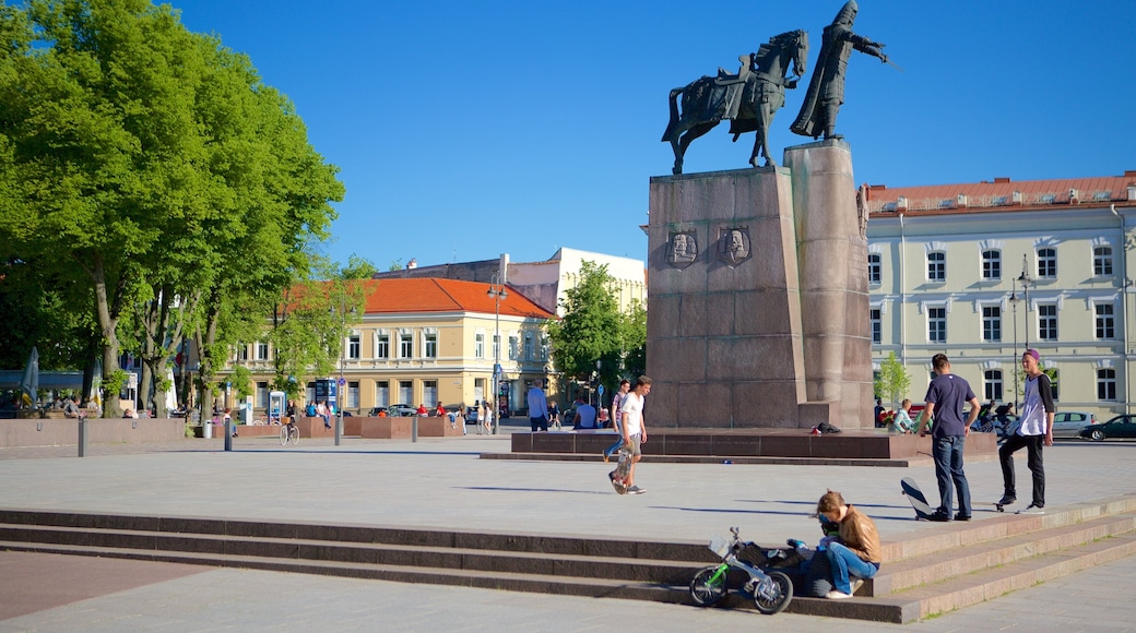 Katedralplassen som inkluderer torg eller plass