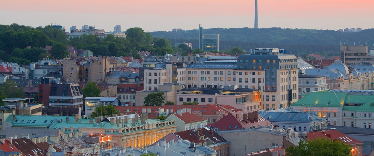 Tour de la télévision de Vilnius montrant coucher de soleil