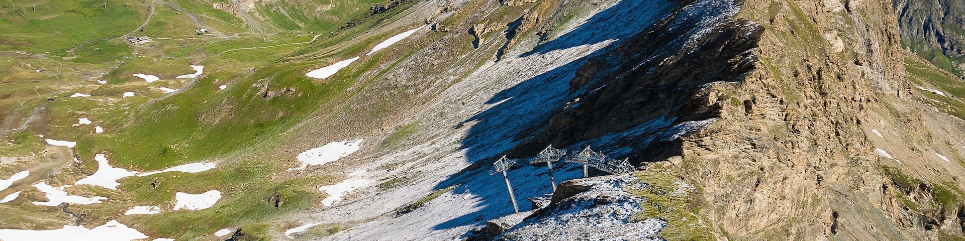 Val-d\'IsĂšre mettant en vedette montagnes