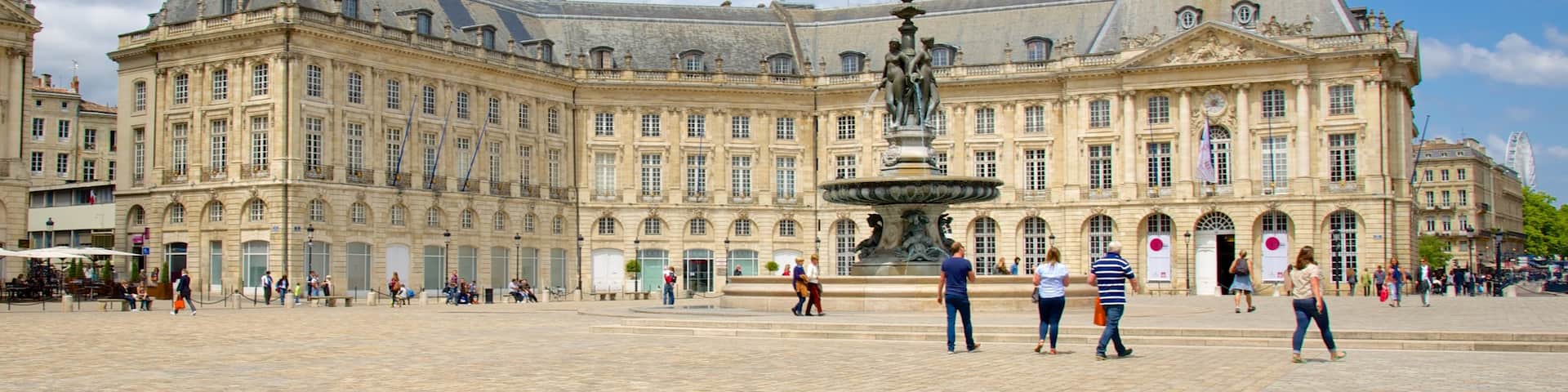 Place de la Bourse showing heritage architecture and a square or plaza