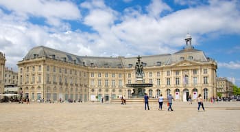 Place de la Bourse presenterar ett torg och historisk arkitektur