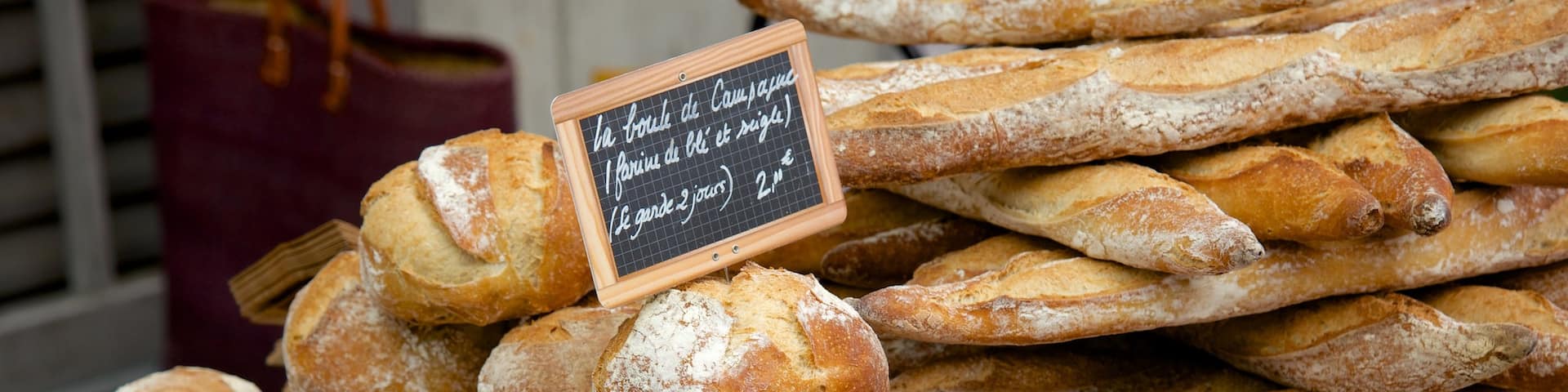 Bordeaux welches beinhaltet Speisen