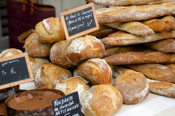 Bordeaux welches beinhaltet Speisen