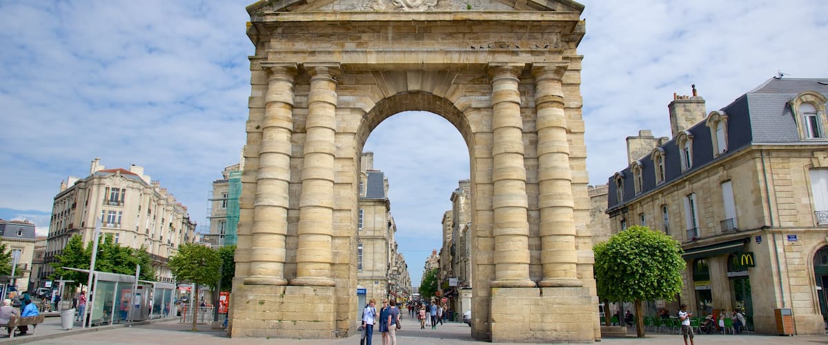 Place de la Victoire montrant patrimoine architectural et ville
