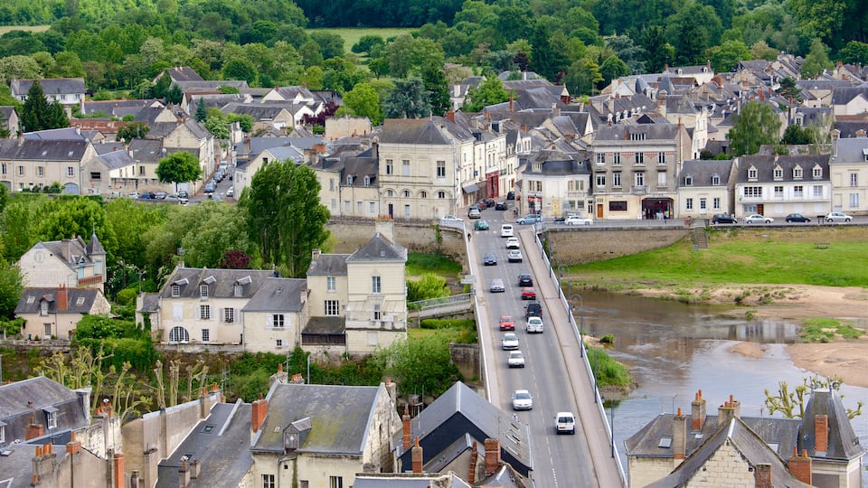 Indre-et-Loire toont een klein stadje of dorpje