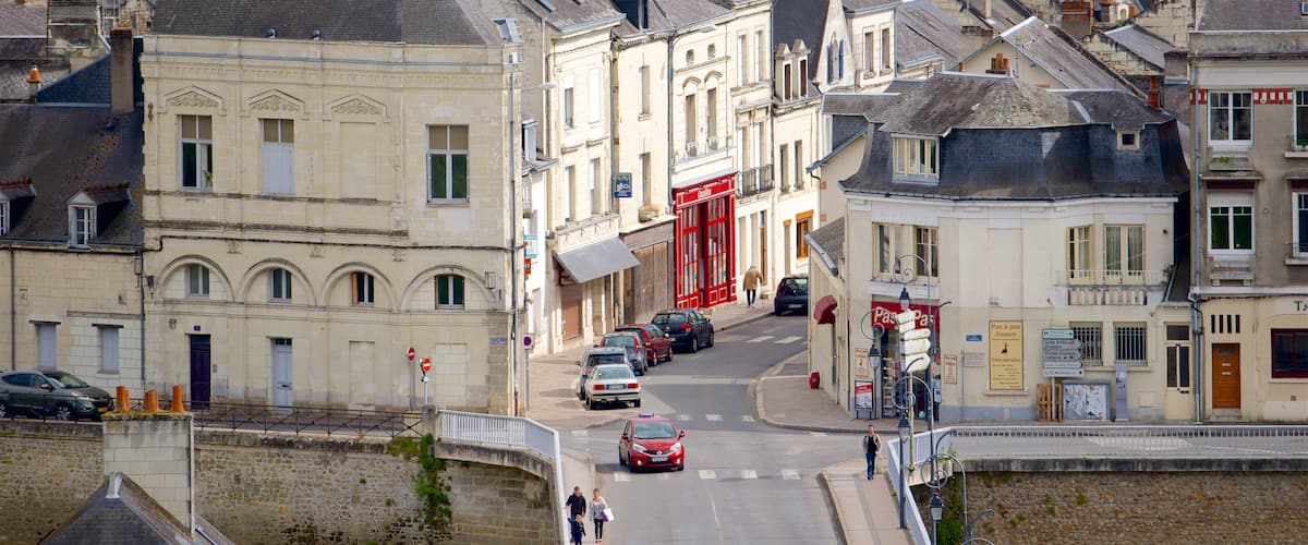 Indre-et-Loire ofreciendo una pequeña ciudad o pueblo