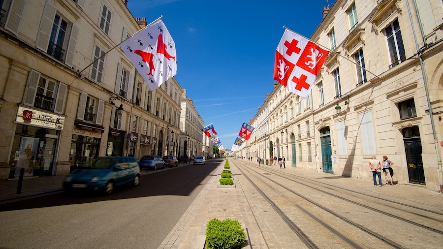Orleans som visar en stad och gatuliv