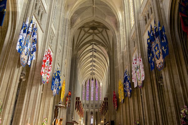 Cathédrale Sainte-Croix mettant en vedette vues intérieures, église ou cathédrale et patrimoine architectural
