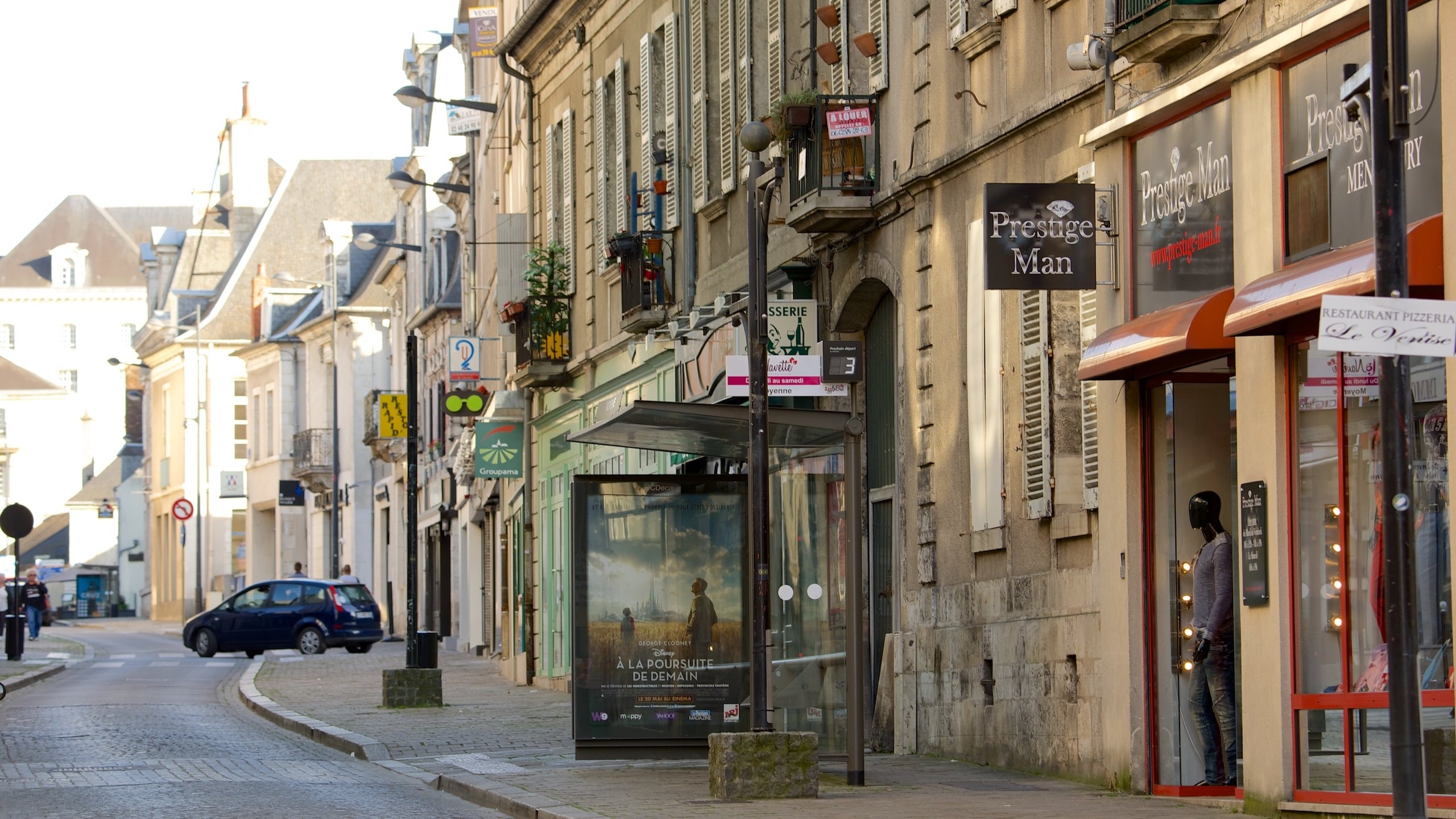 Bourges mettant en vedette signalisation