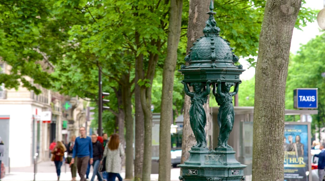 Montparnasse inclusief een standbeeld of beeldhouwwerk