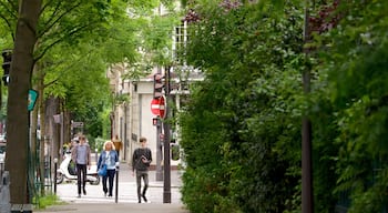 Montparnasse que incluye un parque y una ciudad