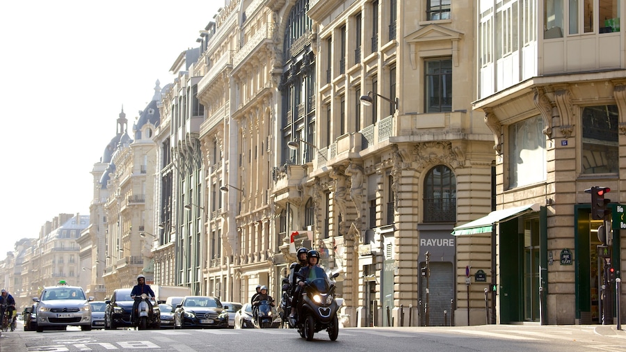 2° Arrondissement mostrando città, oggetti d\'epoca e giro in moto
