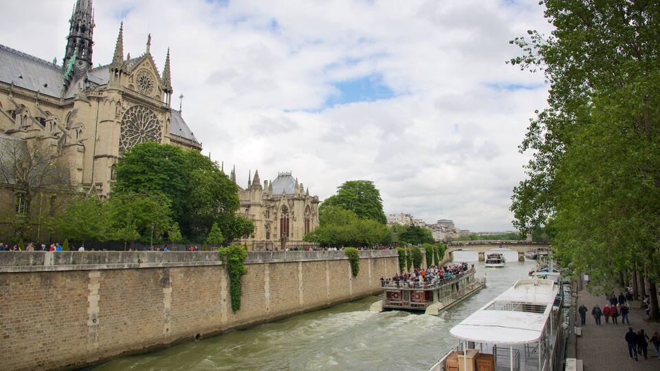 IV Distrito mostrando una iglesia o catedral, un río o arroyo y un ferry