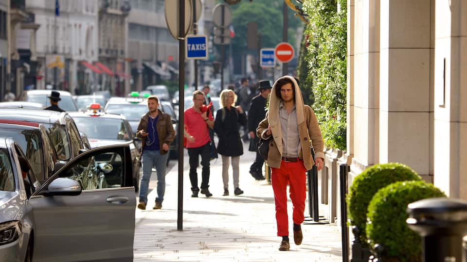 8. Arrondissement das einen Straßenszenen sowie kleine Menschengruppe