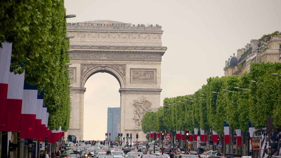 8. Arrondissement mit einem Straßenszenen und Monument