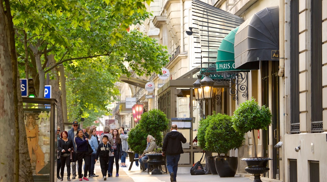 9th Arrondissement featuring street scenes as well as a small group of people