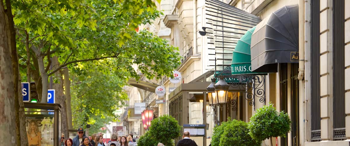 9. Arrondissement das einen Straßenszenen sowie kleine Menschengruppe