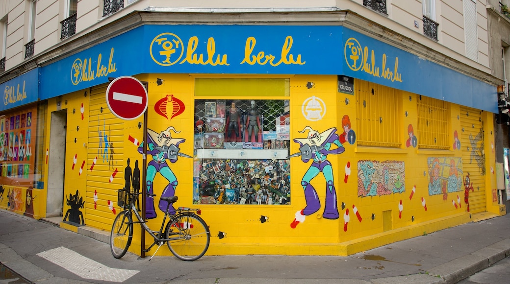 11th Arrondissement featuring outdoor art