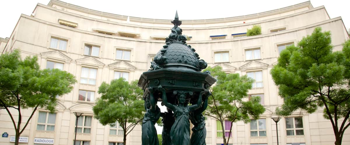 XIV Distrito que incluye un parque o plaza y una estatua o escultura