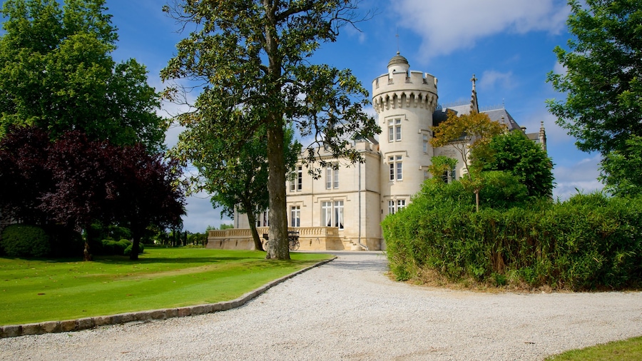 Chateau Pape Clement featuring a castle and a garden
