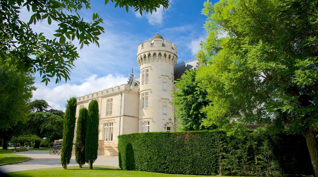 Pessac which includes château or palace and a park