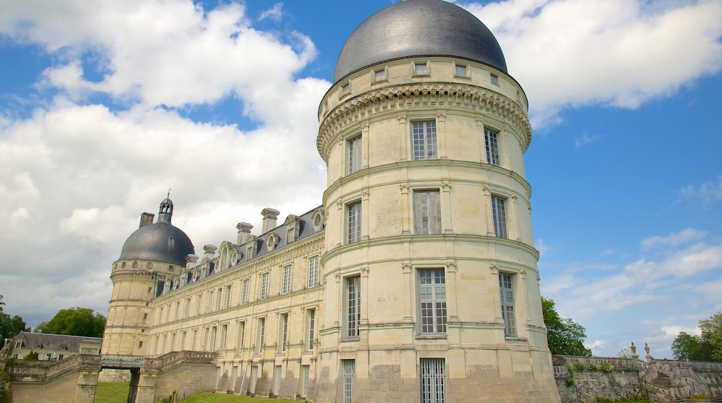 Chateau de Valencay แสดง มรดกทางสถาปัตยกรรม และ ปราสาทหรือพระราชวัง