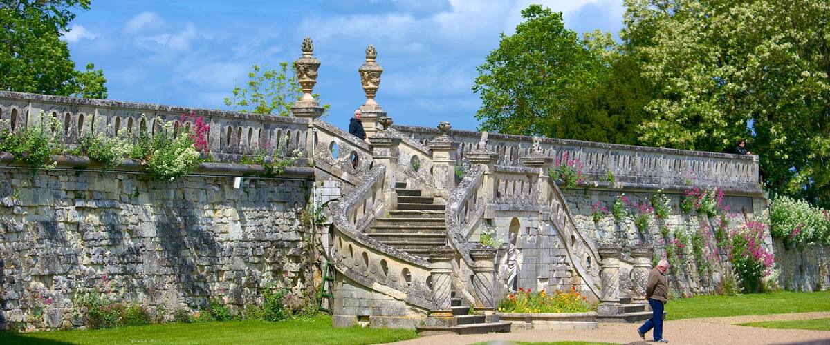 Chateau de Valencay mostrando un jardín