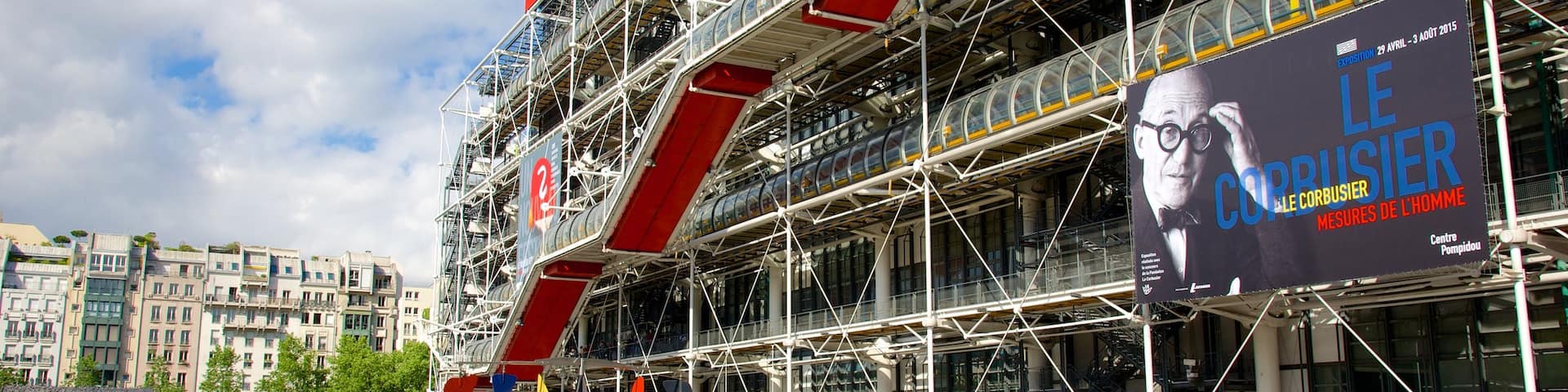 Marais/Pompidou/Notre-Dame de Paris das einen moderne Architektur und Platz oder Plaza sowie große Menschengruppe