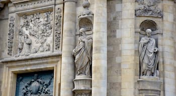 Bordeaux Golden Triangle which includes heritage elements