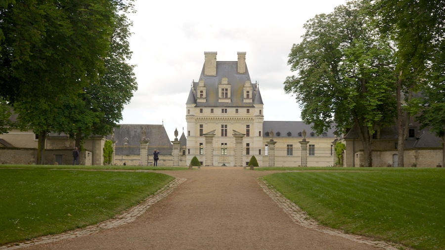 Indre which includes a garden and heritage elements