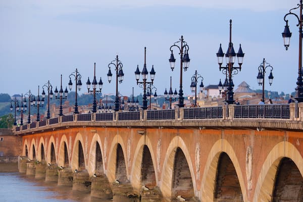 Pont de Pierre montrant pont