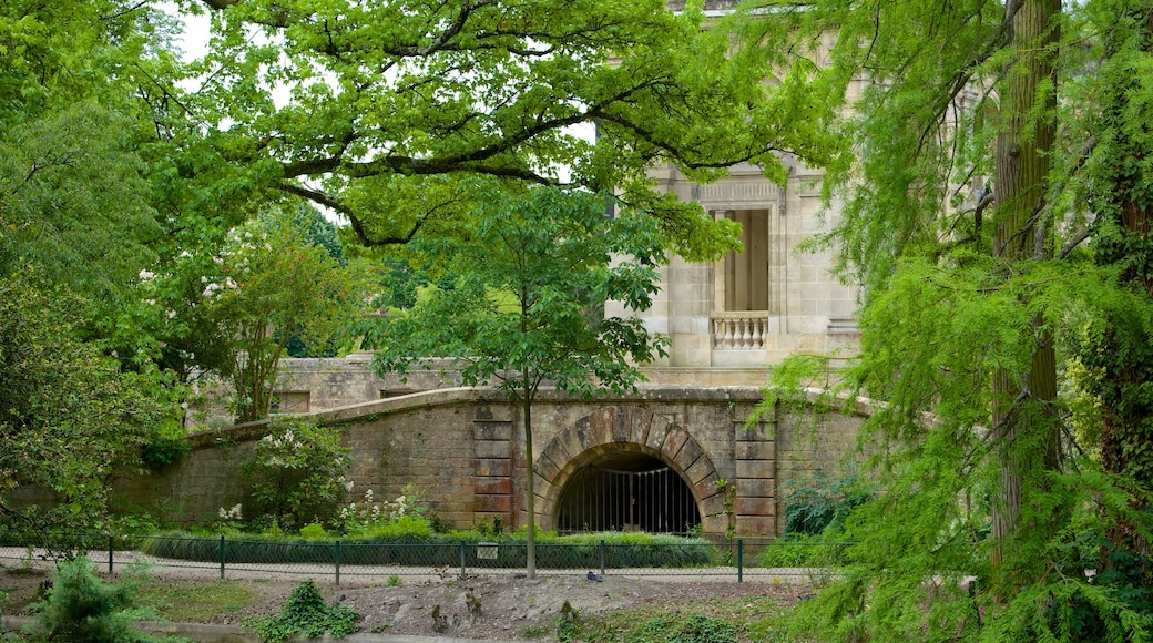 Giardino pubblico caratteristiche di ponte e giardino