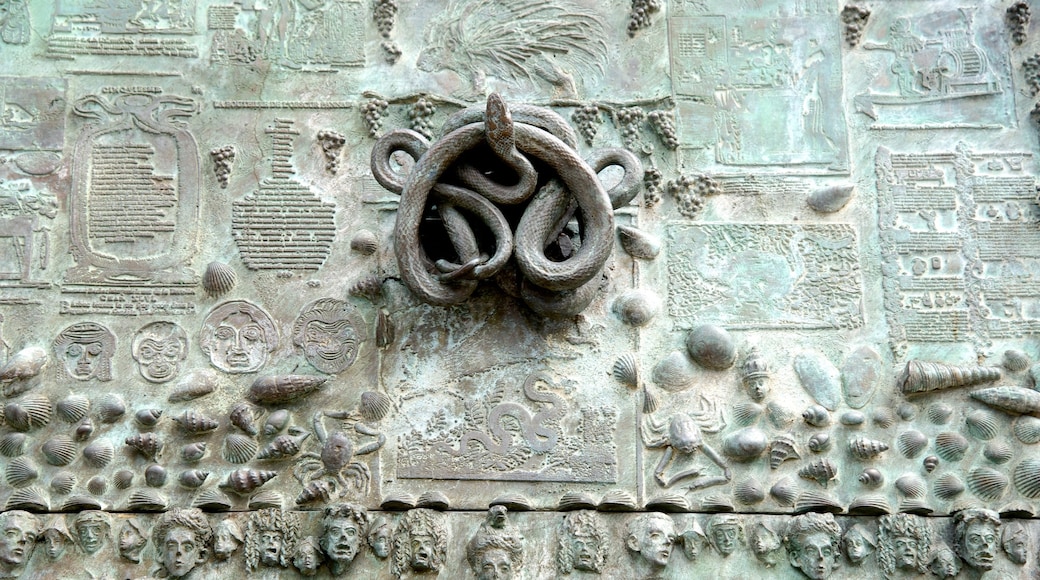 Place de la Victoire caratteristiche di arte urbana